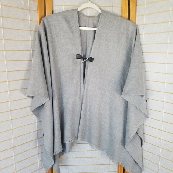 Calvin Klein Gray Flannel Wrap Scarf Poncho Toggle Close One Size Fits All - Picture 2 of 8